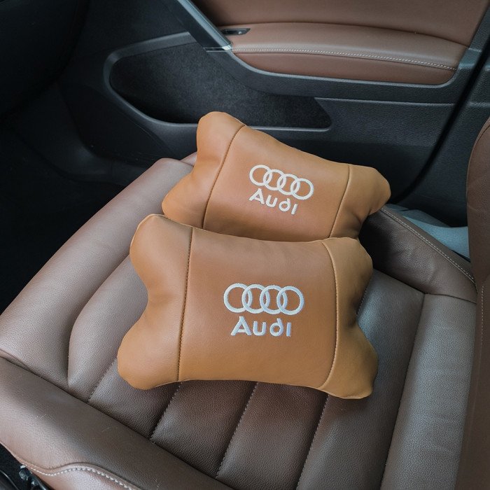 Набір із двох подушок на підголівник Audi, з натуральної коричневої шкіри, Подарунок чоловікові водієві