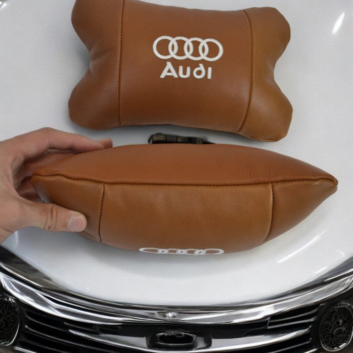 Набір із двох подушок на підголівник Audi, з натуральної коричневої шкіри, Подарунок чоловікові водієві