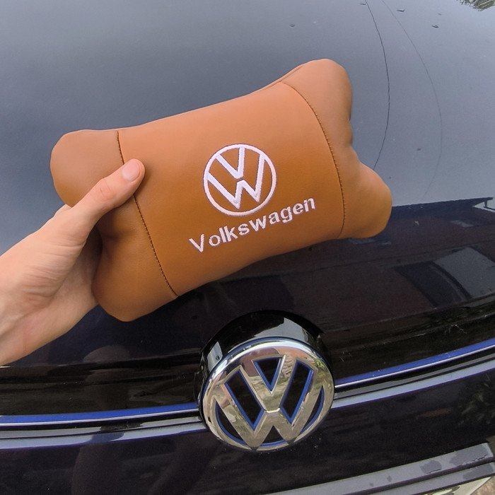 Набір подушок 2шт для автомобіля Volkswagen, з натуральної коричневої шкіри. Подушки на підголовник