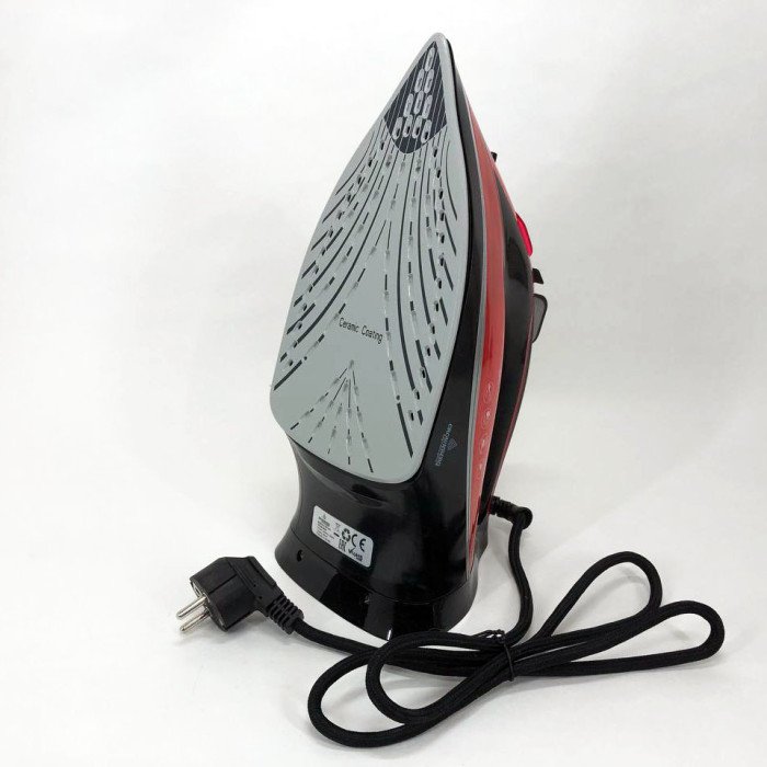 Керамічна потужна Парова Праска Crownberg CB-7441 має функції самоочищення та вертикальне відпарювання