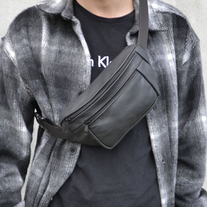 Комплект: шкіряна бананка + тактичний ліхтар