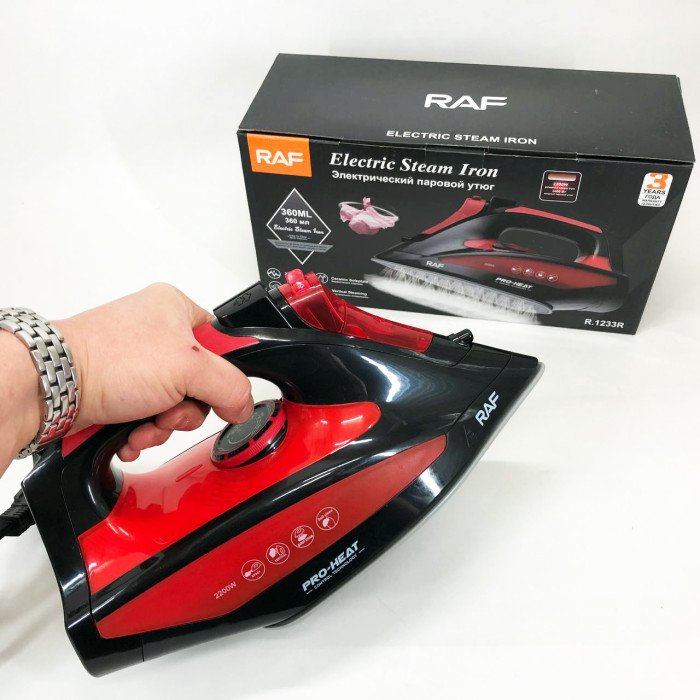 Праска з керамічною підошвою RAF R.1233 потужність 2200Вт 320 мл