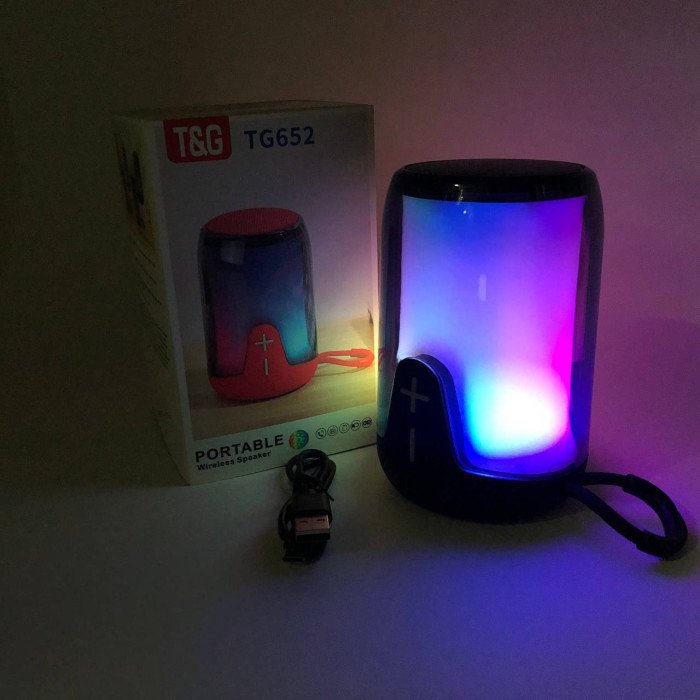 Портативна колонка TG652 5W з RGB підсвічуванням та ремінцем, акумуляторна колонка для музики. Колір: чорний