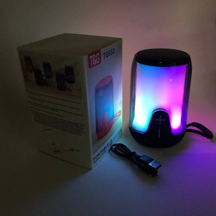 Портативна колонка TG652 5W з RGB підсвічуванням та ремінцем, акумуляторна колонка для музики. Колір: чорний