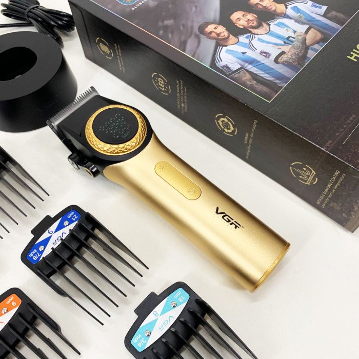 Професійна машинка для стрижки волосся VGR V-001 з дисплеєм 9000 об/хв та 10 насадками. Колір: золотий