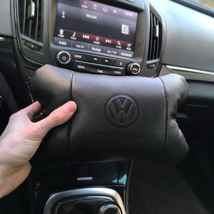 Набір шкіряних подушок 2шт - Volkswagen на підголовник у машину, Автомобільна подушка