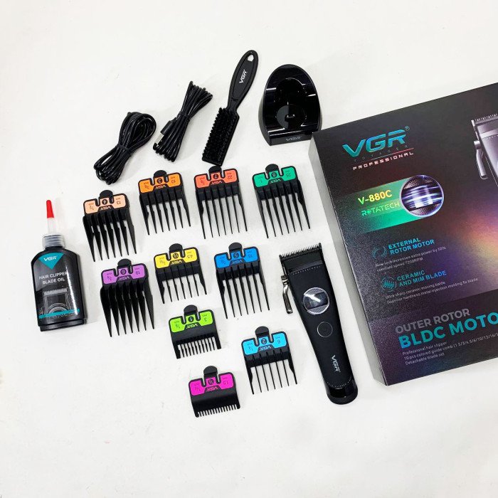 Акумуляторна машинка для стрижки VGR V-880C. Колір: чорний