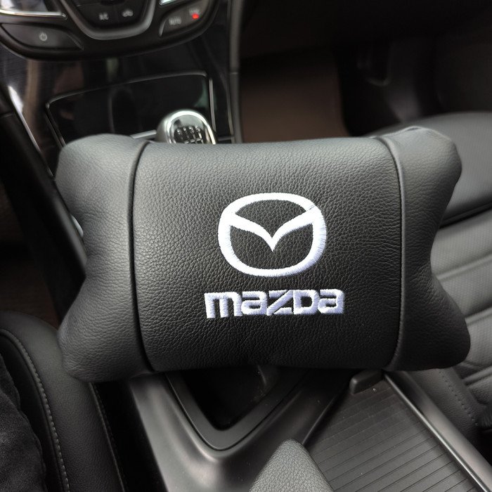Набір шкіряних подушок Mazda з вишивкою логотипу + подарунок – шкіряний брелок