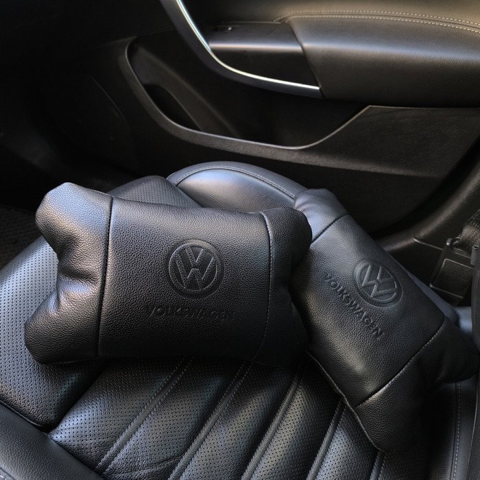 Набір шкіряних подушок 2шт - Volkswagen на підголовник у машину, Автомобільна подушка