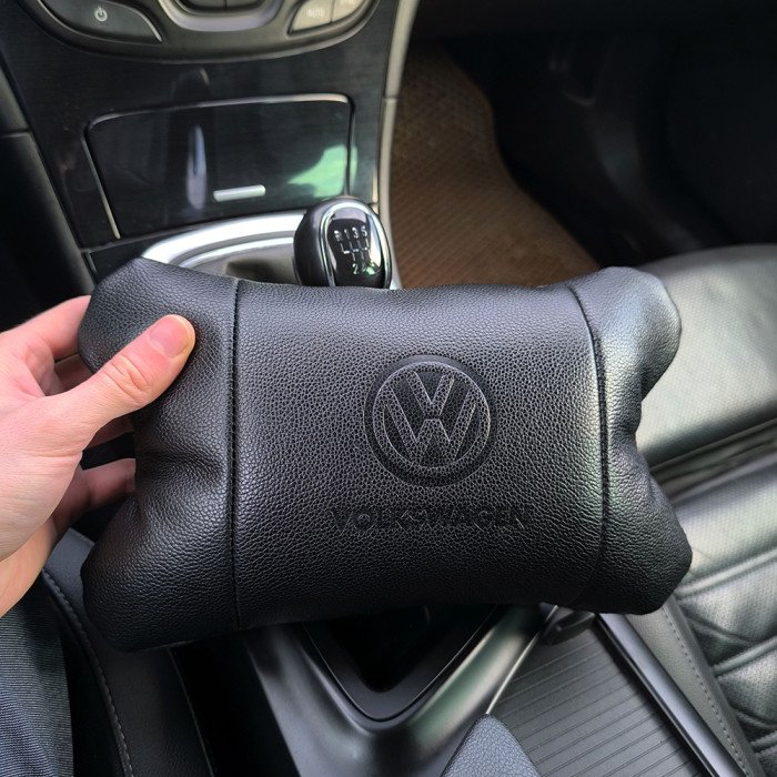 Набір шкіряних подушок 2шт - Volkswagen на підголовник у машину, Автомобільна подушка