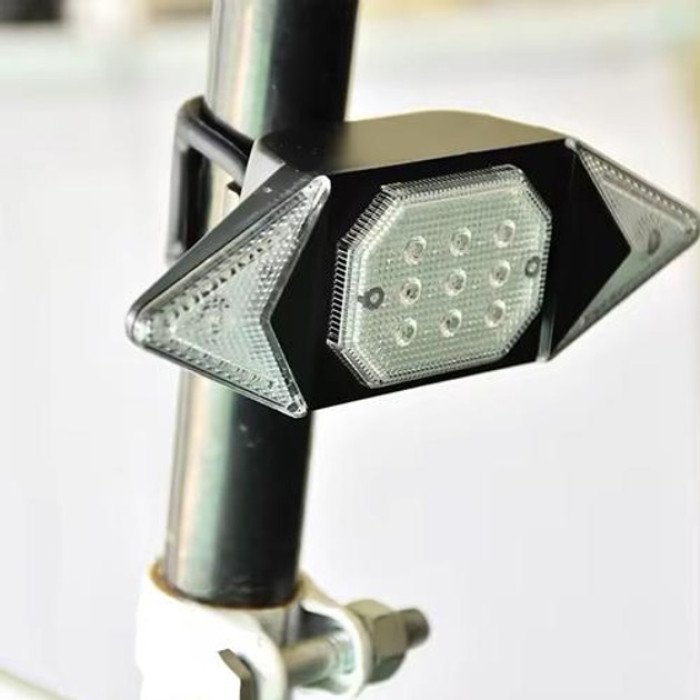 Велоліхтар LY-6700 із зазначенням поворотів (red+yellow+blue), waterproof, Миготливий велоліхтар