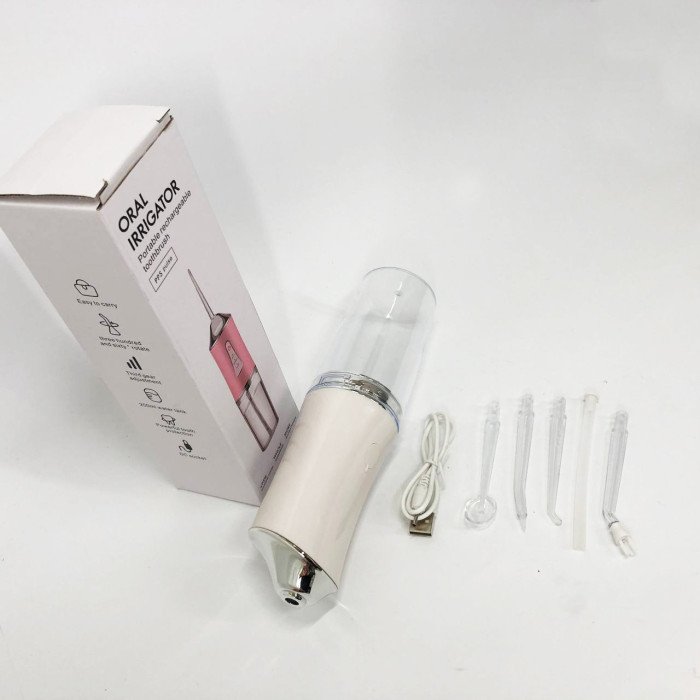 Іригатор для чищення зубів та порожнини рота Oral Irrigator з акумулятором та змінними насадками. Колір: білий