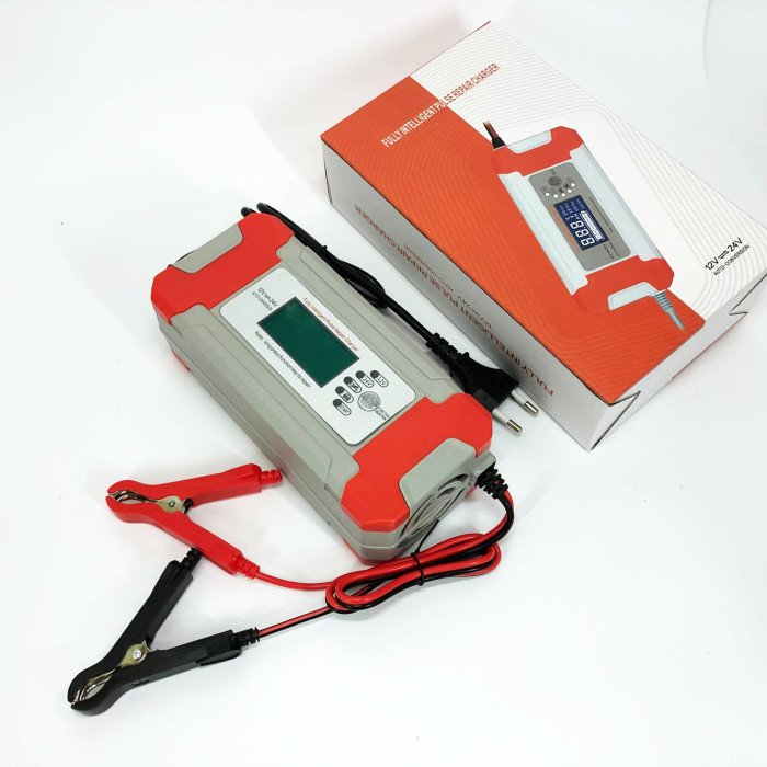 Імпульсний зарядний пристрій (12V 8A / 24V 4A) для легкових та вантажних авто