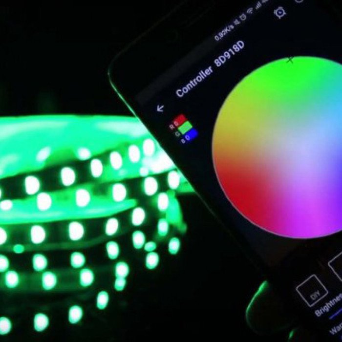 Світлодіодна стрічка SMD 5050 RGB LED 5 м IP65 з bluetooth контролем. підключення 220V
