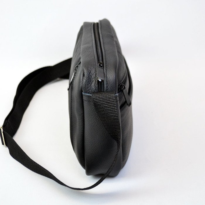 Стильна чоловіча сумка-месенджер із натуральної шкіри флотар, чорного кольору, чоловічі сумки через плече