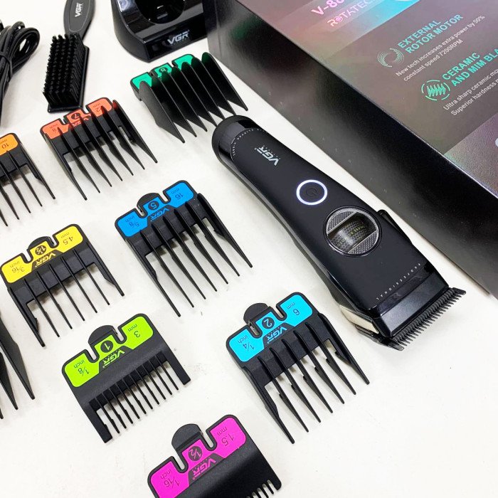 Акумуляторна машинка для стрижки VGR V-880C. Колір: чорний