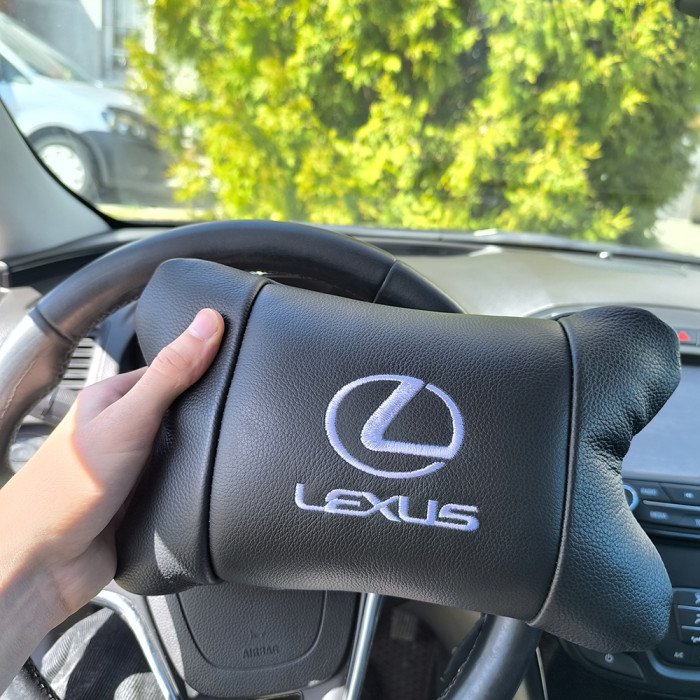Набір автоподушок Lexus шкіра Італія+ подарунок, Автоподушки Лексус з вишивкою