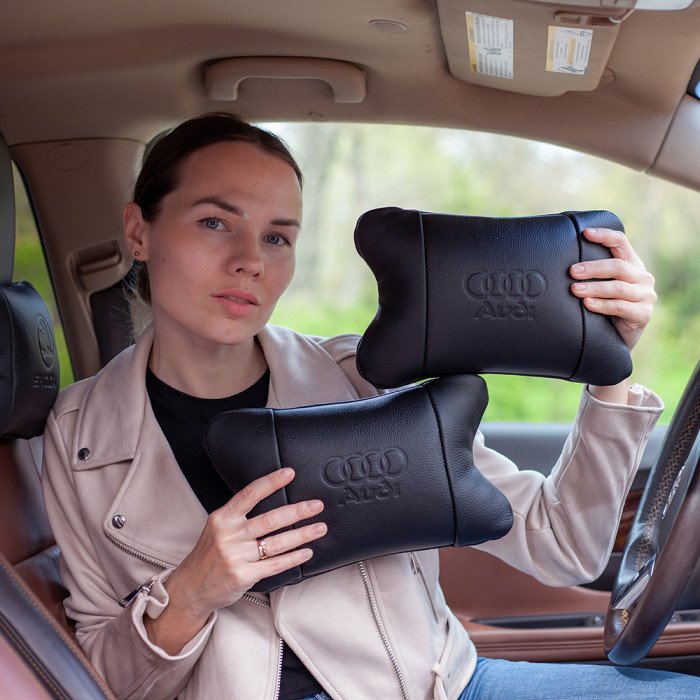 Набір шкіряних подушок Audi + брелок у подарунок, подушки на підголовник у авто