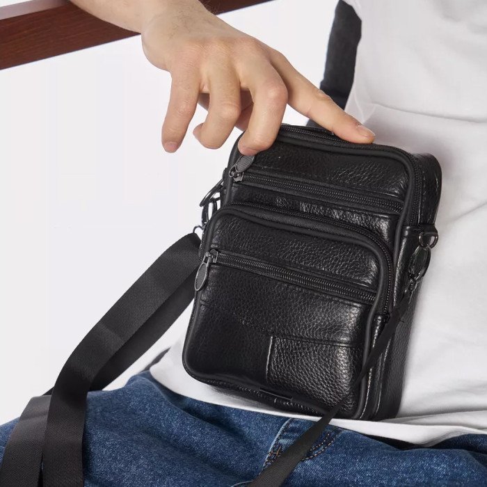 Стильна чоловіча сумка через плече з натуральної шкіри, компактний розмір, багато відділень