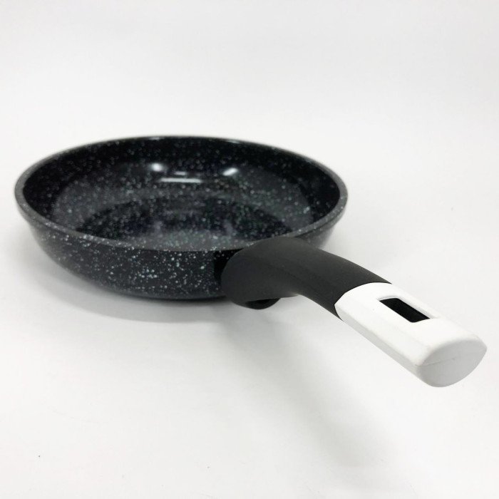 Сковорода UNIQUE UN-5134 22 см. без кришки, стійка до подряпин та сколів сковорода, з антипригарним покриттям