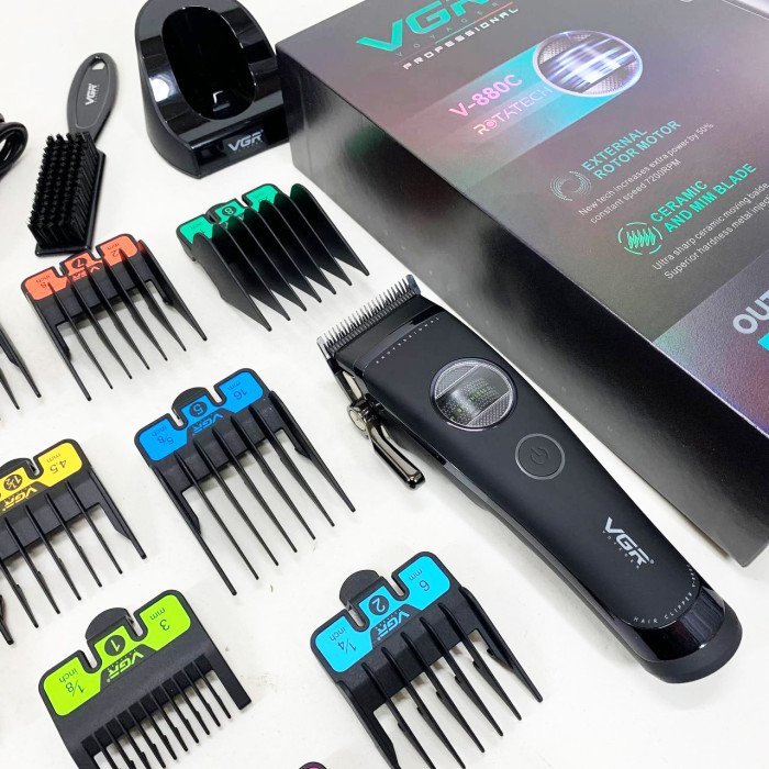 Акумуляторна машинка для стрижки VGR V-880C. Колір: чорний