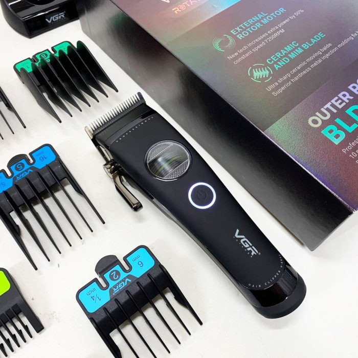 Акумуляторна машинка для стрижки VGR V-880C. Колір: чорний