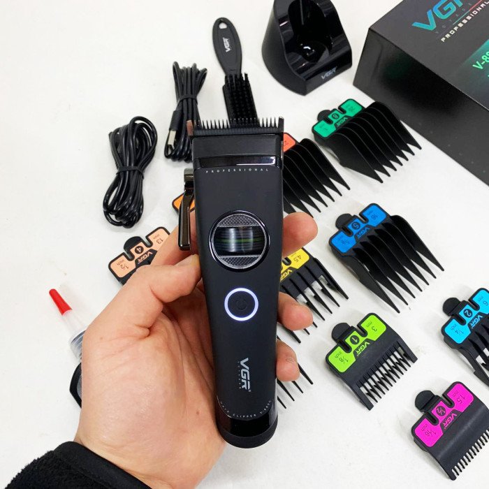 Акумуляторна машинка для стрижки VGR V-880C. Колір: чорний