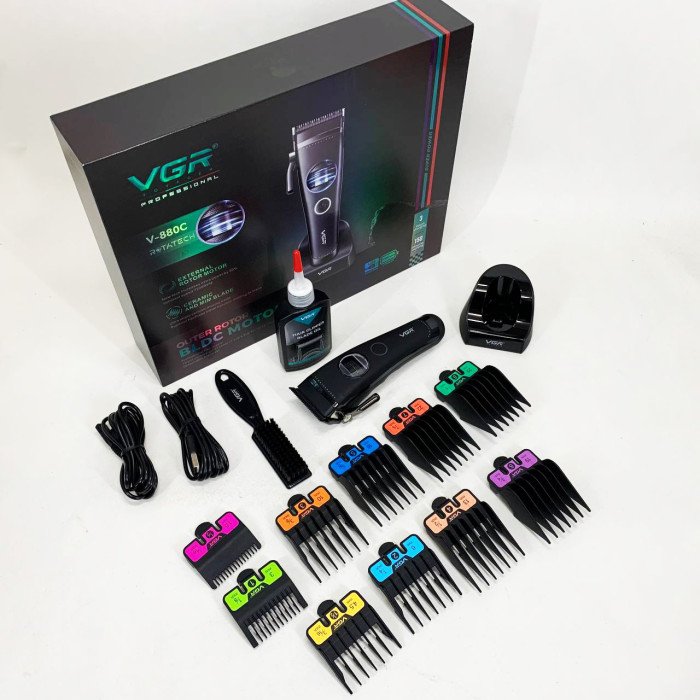 Акумуляторна машинка для стрижки VGR V-880C. Колір: чорний