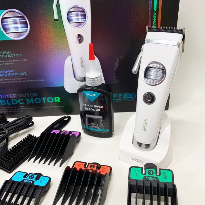 Акумуляторна машинка для стрижки VGR V-880C. Колір: білий