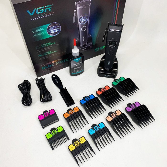 Акумуляторна машинка для стрижки VGR V-880C. Колір: чорний