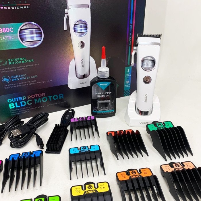 Акумуляторна машинка для стрижки VGR V-880C. Колір: білий
