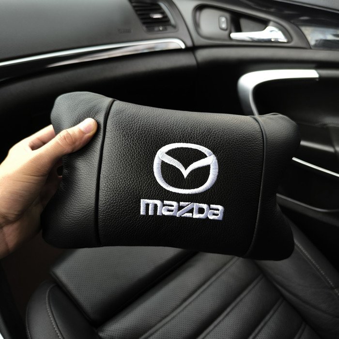 Набір шкіряних подушок Mazda з вишивкою логотипу + подарунок – шкіряний брелок