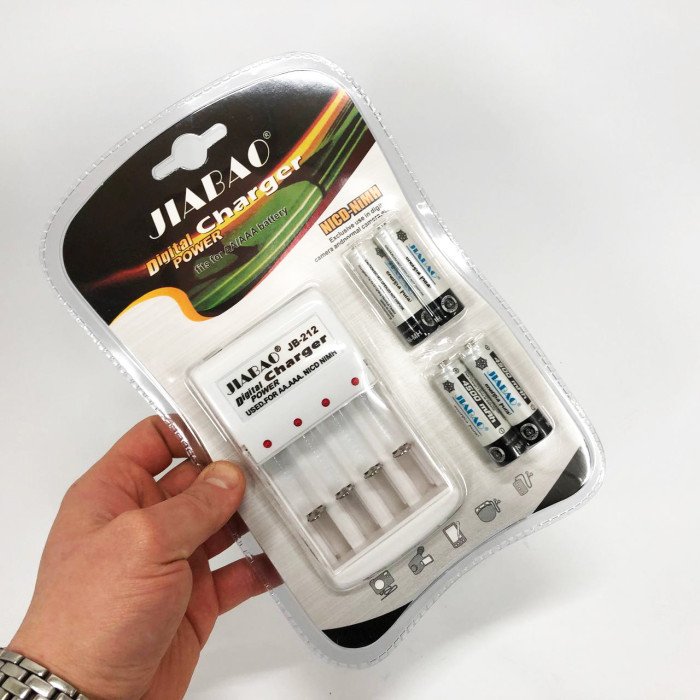 Зарядний пристрій для акумуляторів АА та ААА, Jiabao JB-212 + 4 акумулятори ААА