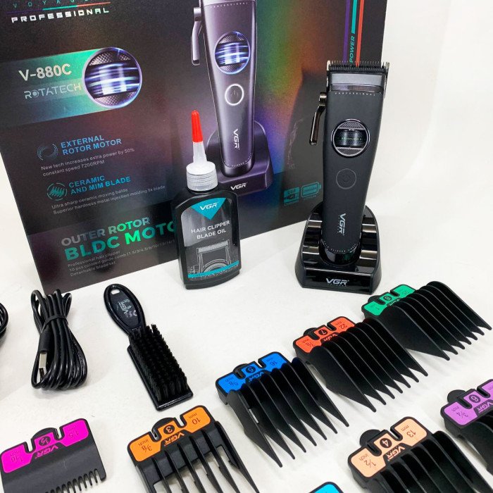 Акумуляторна машинка для стрижки VGR V-880C. Колір: чорний