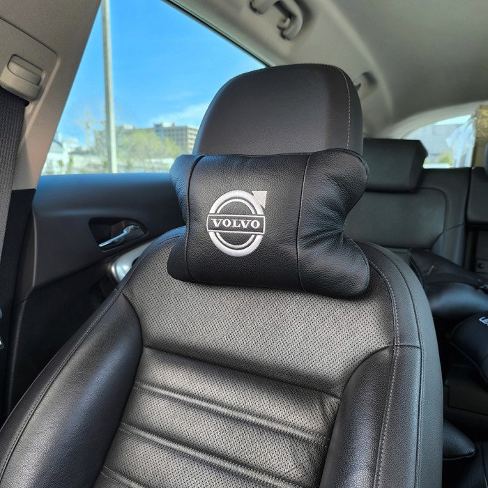 Набір шкіряних подушок Volvo + брелок у подарунок, Автоподушки Volvo з вишивкою