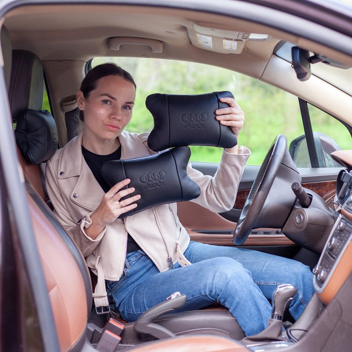 Набір шкіряних подушок Audi + брелок у подарунок, подушки на підголовник у авто