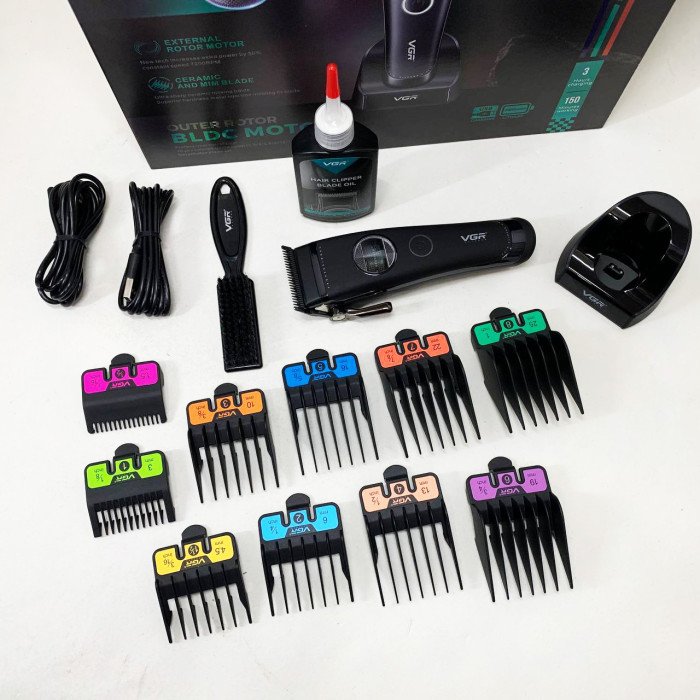 Акумуляторна машинка для стрижки VGR V-880C. Колір: чорний