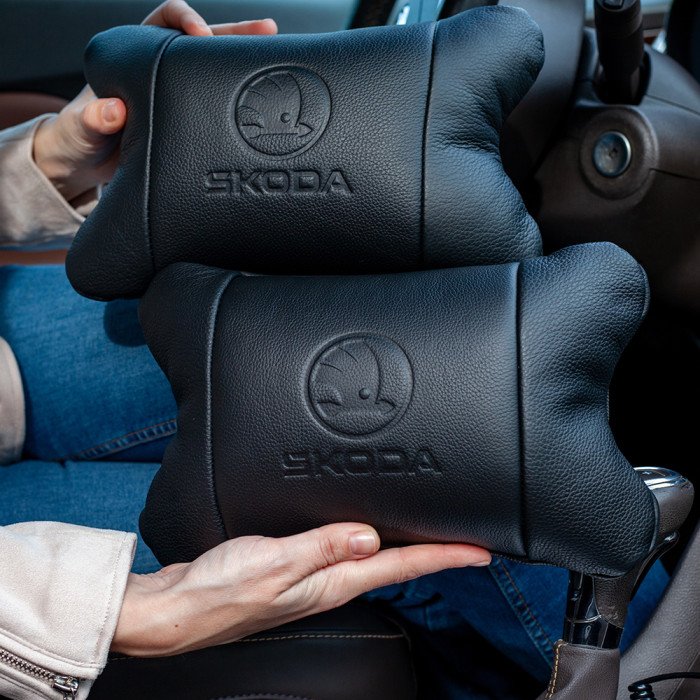 Набір авто подушок Skoda з натуральної шкіри + брелок, Автоподушка на підголовник