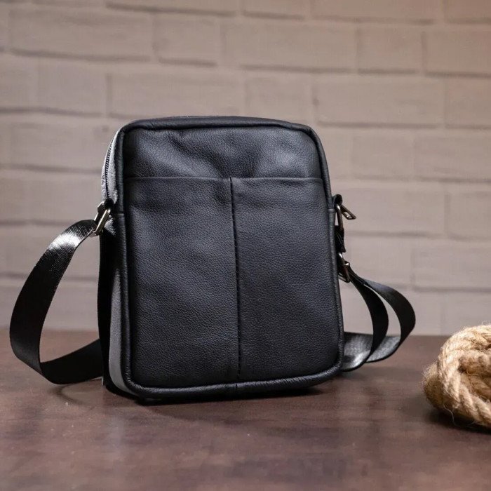 Чоловіча шкіряна сумка месенджер компактна чорна з натуральної шкіри флотар