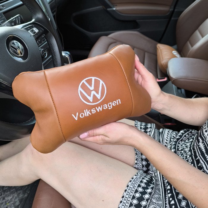 Набір подушок 2шт для автомобіля Volkswagen, з натуральної коричневої шкіри. Подушки на підголовник