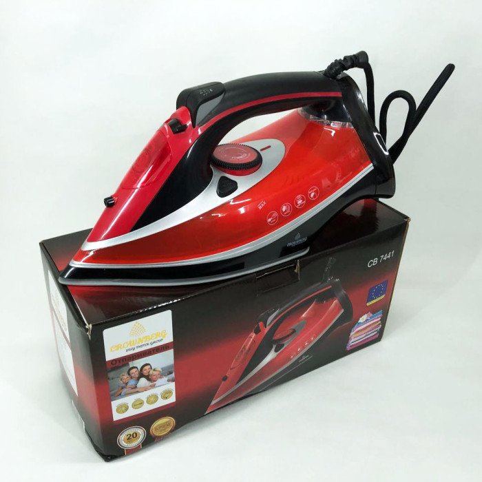 Керамічна потужна Парова Праска Crownberg CB-7441 має функції самоочищення та вертикальне відпарювання