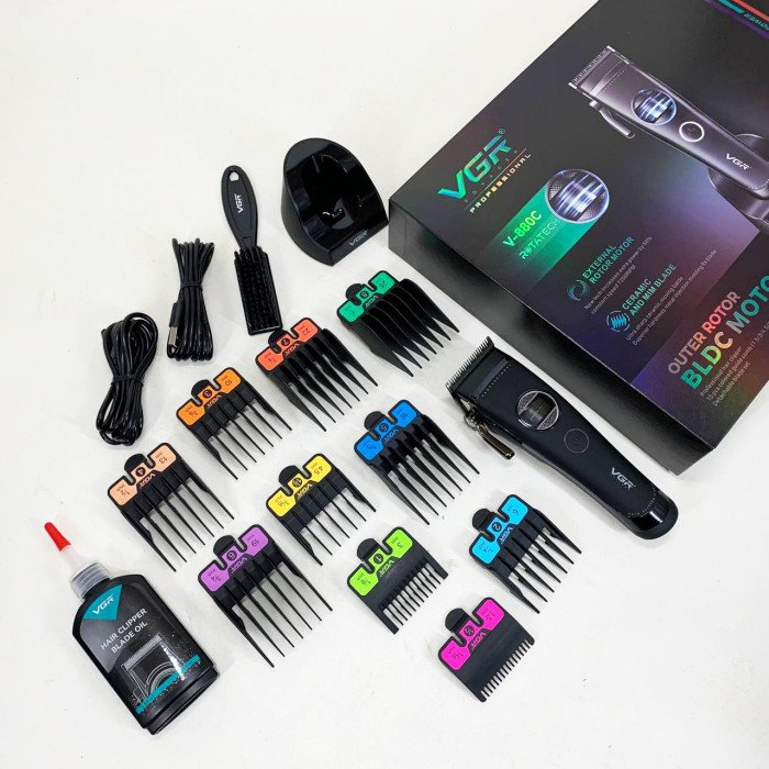 Акумуляторна машинка для стрижки VGR V-880C. Колір: чорний